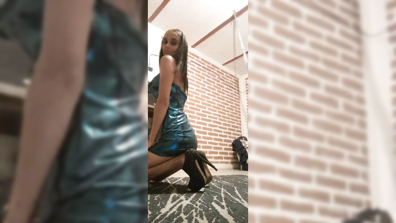 Elegant Girl, a Hell of a Girl