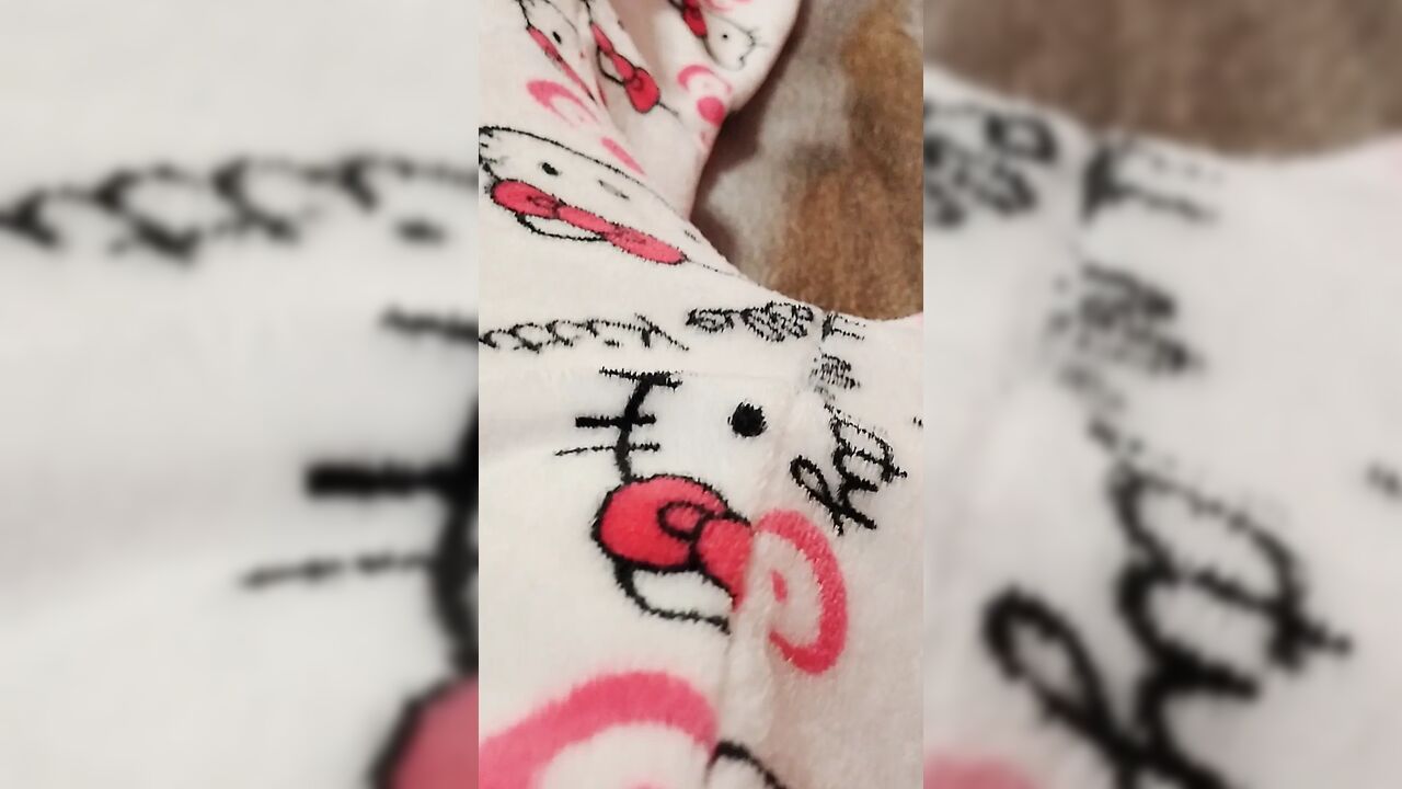 18 year old girl fucks her peach