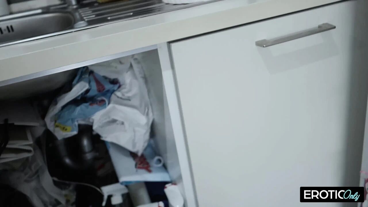 Plumber Jerks off His Cock at the Customer's Place