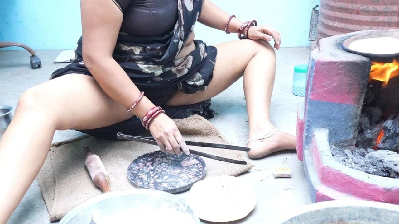While Cooking, Bhabhi Showed Her Ass to Her Brother-in-law.