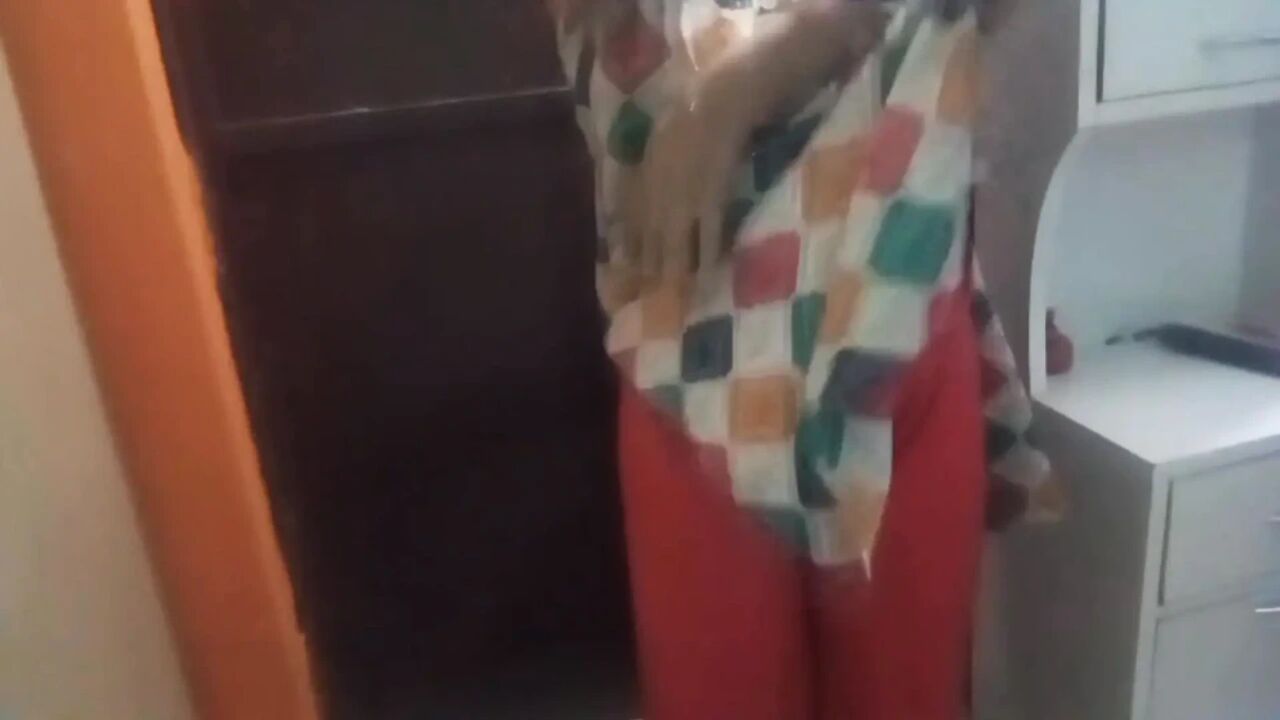 Beautiful bhabhi having wearing a beautiful saree.