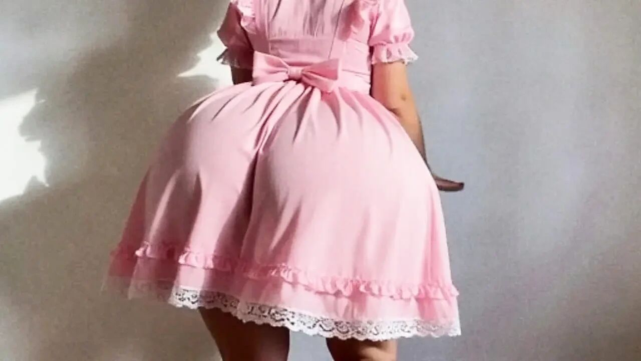 A big woman has a very big butt.