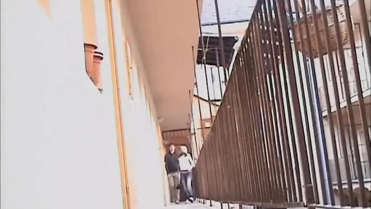 Real amateur couple pussy fucking in dogging