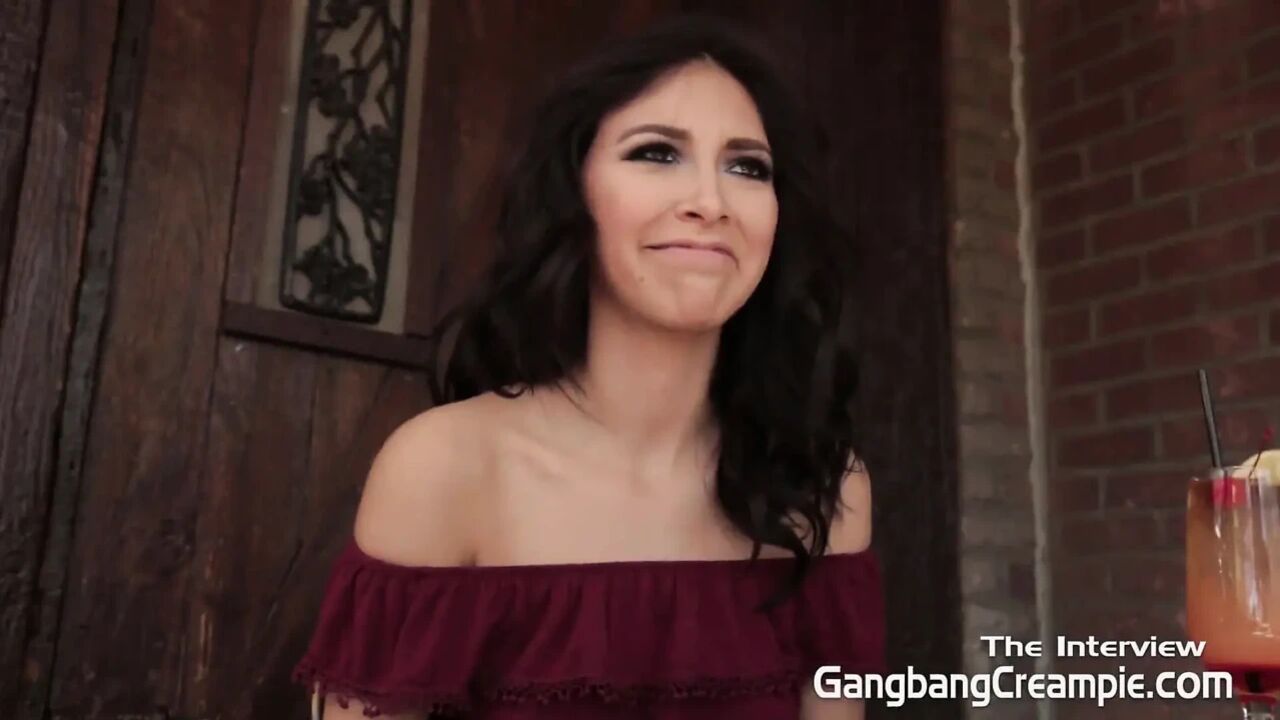 MILF Kara Talks Sex the Blows Guy in Car