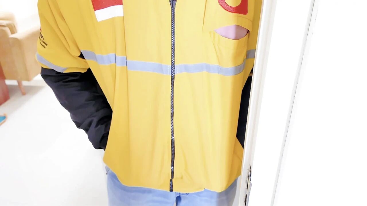 Package courier in rented MILF who is lonely