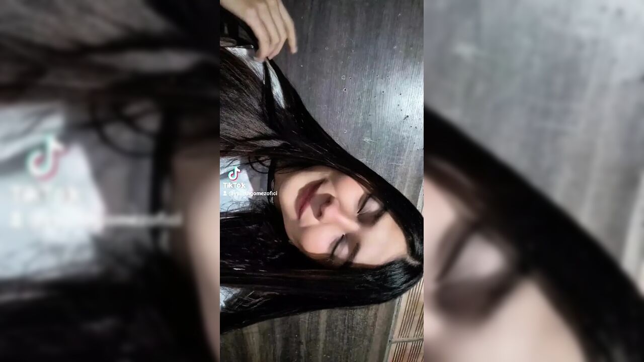 Latina masturbates until she squirts