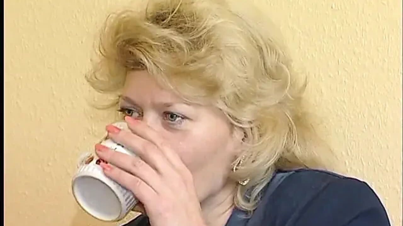 Blonde mature slut gets her pussy plowed