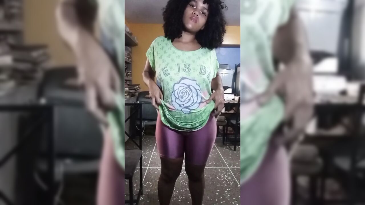 Big ass shaking and hairy pussy squirting