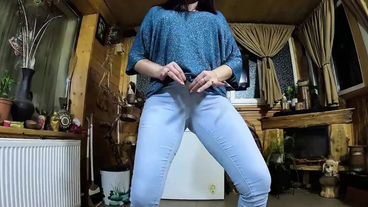 Cameltoe MILF Twerks in Jeans Blowjob & Cum All Over My Puffy Jacket 334