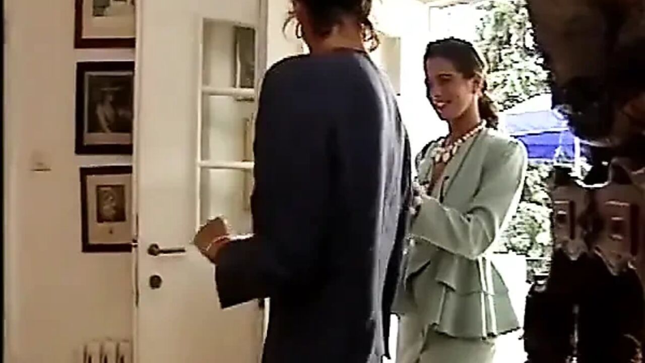 Angelica Bella, Deborah Wells in LA PORNO DOTTORESSA scene 05