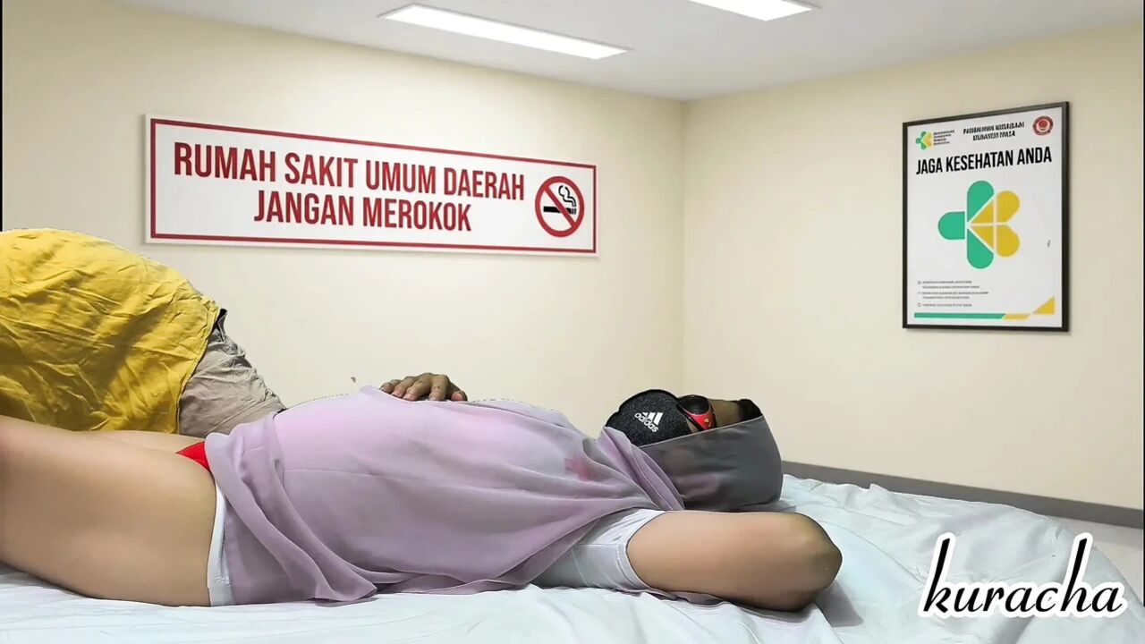 Hot chubby nurse came to a doctor to fucked him.