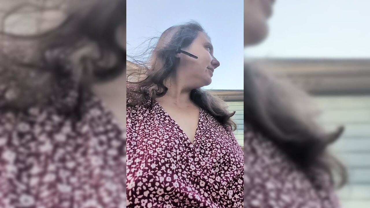 Risky squirt outside