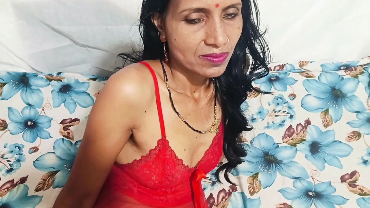 Girlfriend and Boyfriend First Time Sex !