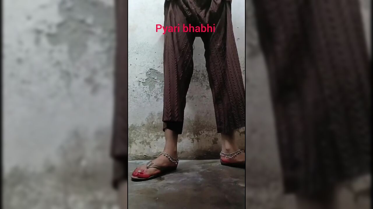 See how Susu turns out to be a Desi Girl in a different style of Susu