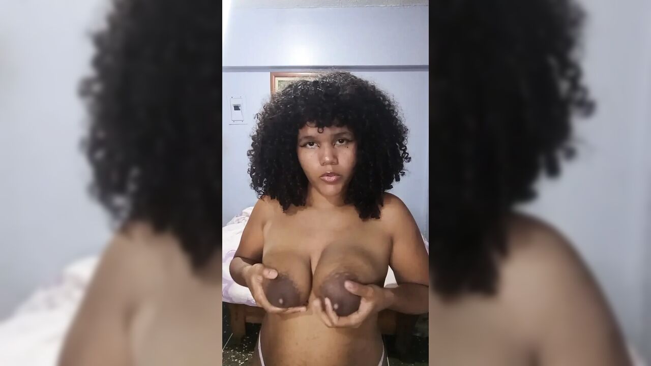 Horny twerk in a tiny thong