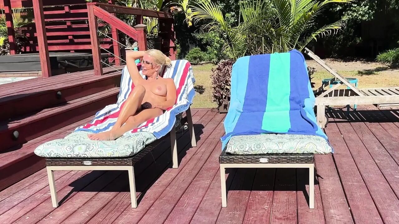Tatiana and Ian Have Great Sex by the Pool