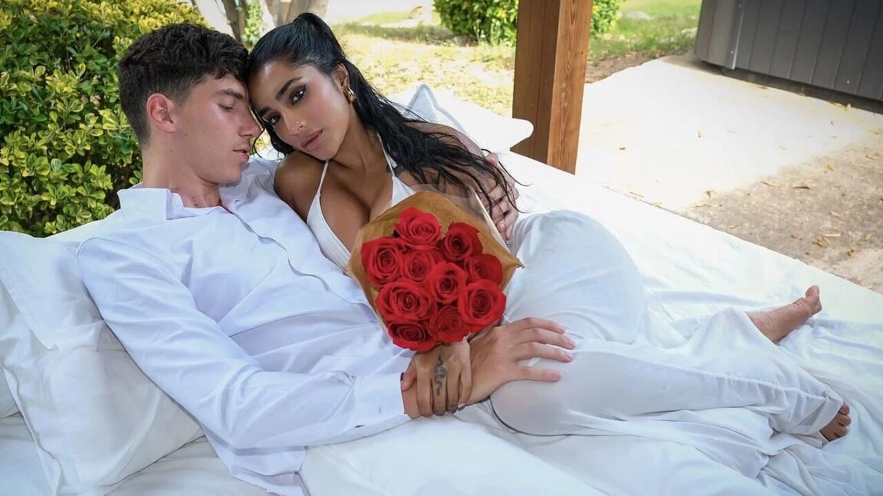 I Let My Husband Fuck My Ass for Valentine’s Day, He Couldn’t Get Enough of My Holes - Yasmina Khan