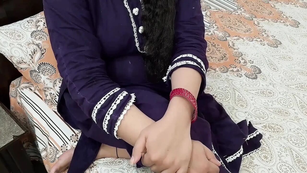 Desi Indian Bhabhi showed her pussy at the request of a fan