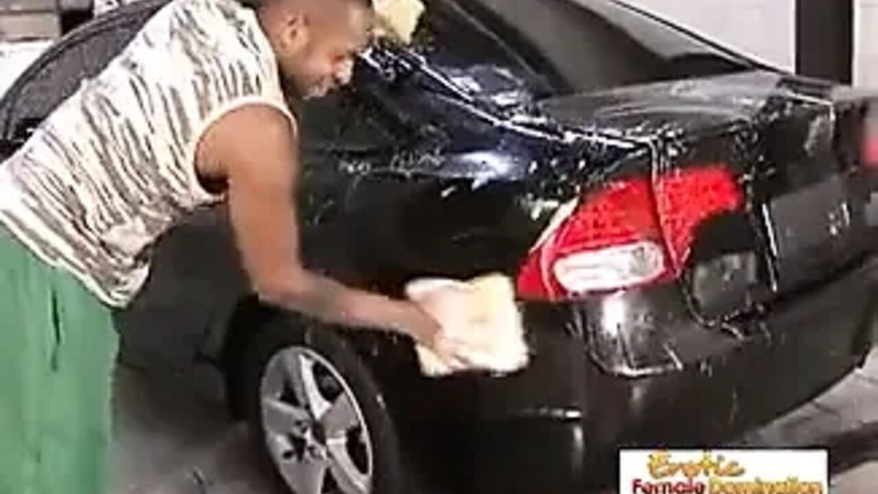 Customer gets her asshole fucked hard on her car at the carwash