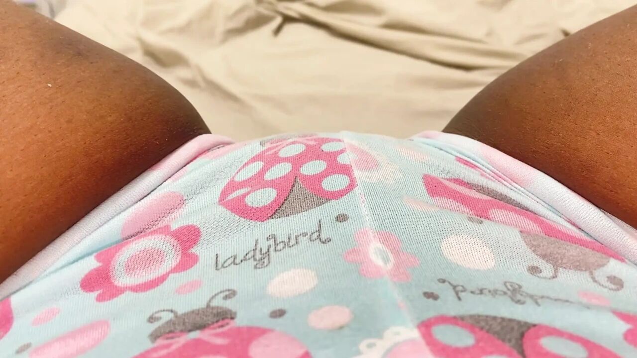 I put on tight shorts and itch my vagina and I manage to get a good orgasm