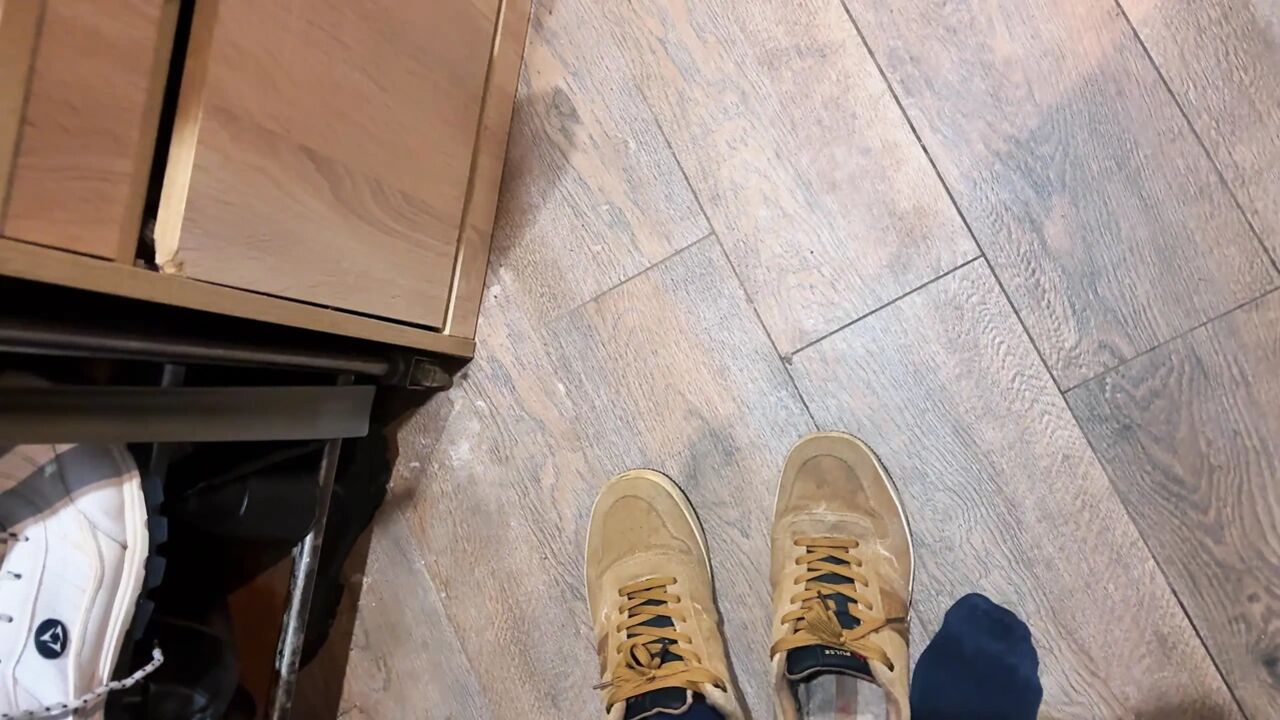 A nice tenant offered me sex, and my wife hasn't given me sex for a long time, so I'm still offering.