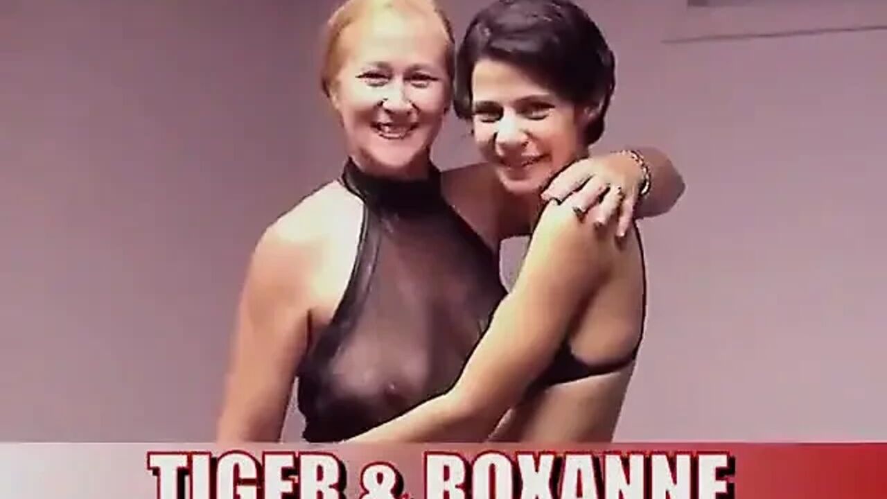 Fishnetted brunette and heavy tattooed blonde share double-headed dildo