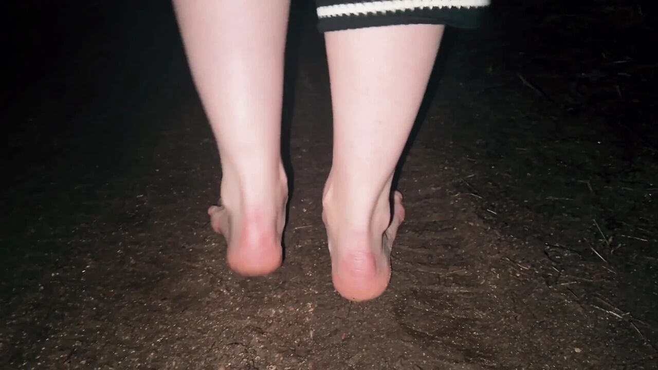 Barefoot in Cold, Squishy Mud (muddy Feet)