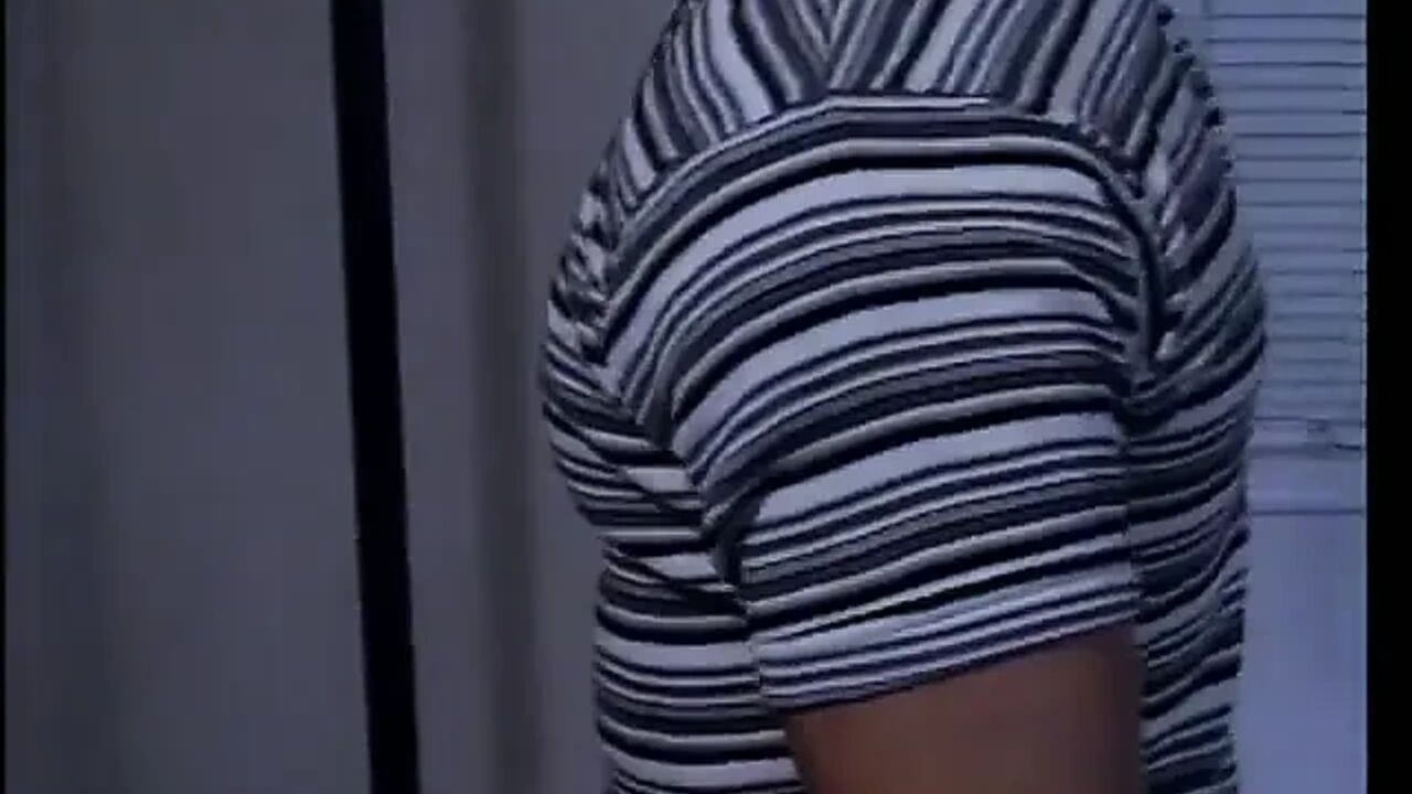 Milf gets finger banged then eaten out on the couch