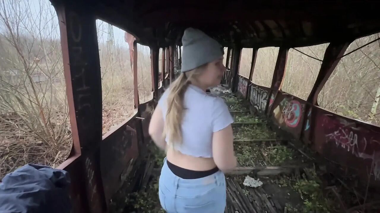 Maja has sex in an old train that wasn’t part of the plan