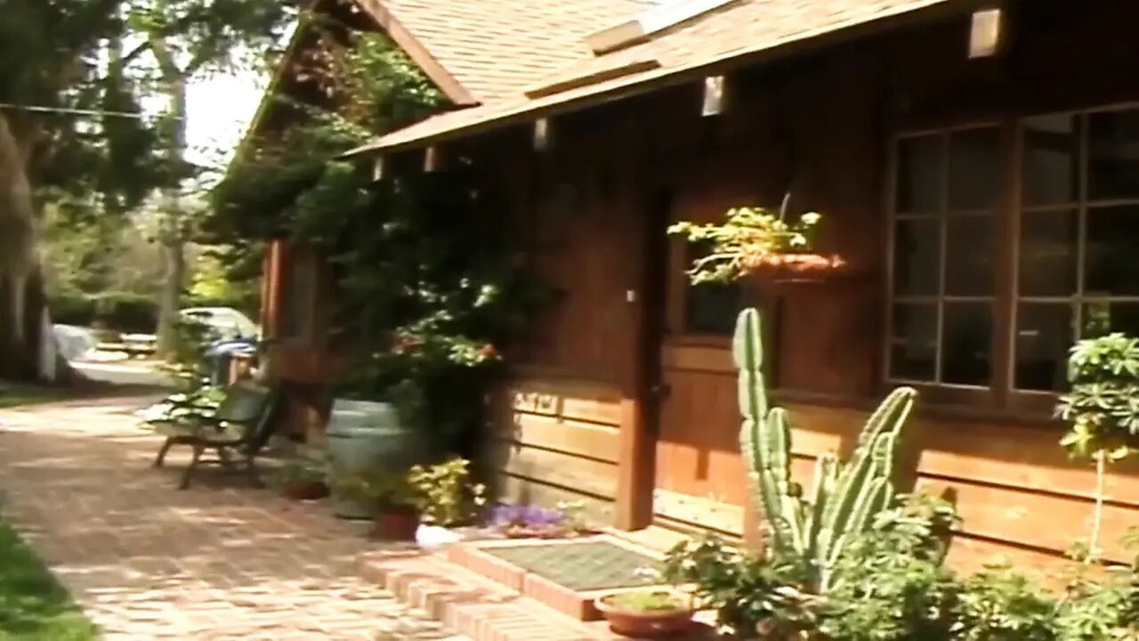 Hot 20yo Fucked by New Neighbor in Garden - Outdoor Risky Creampie