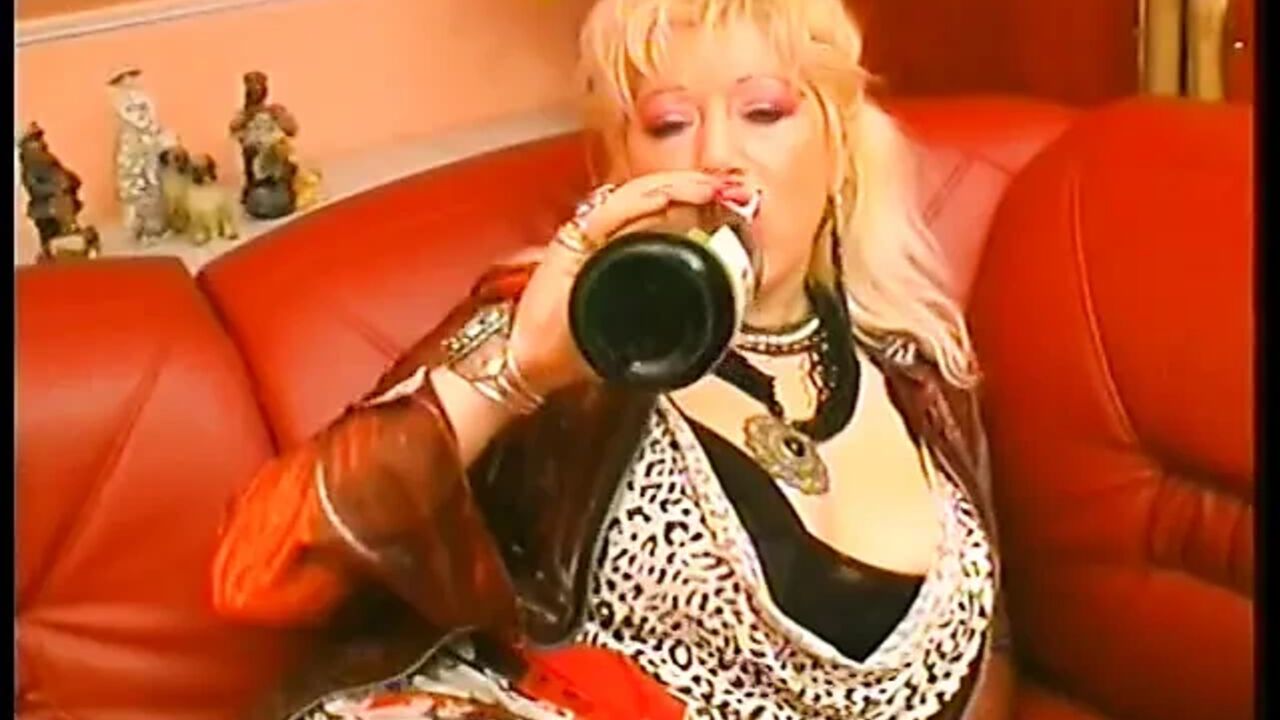 Clothed chubby mature slut drilling her holes with bottles and banana