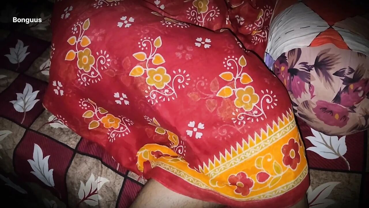 Desi Aunty fucking at night when she's home alone