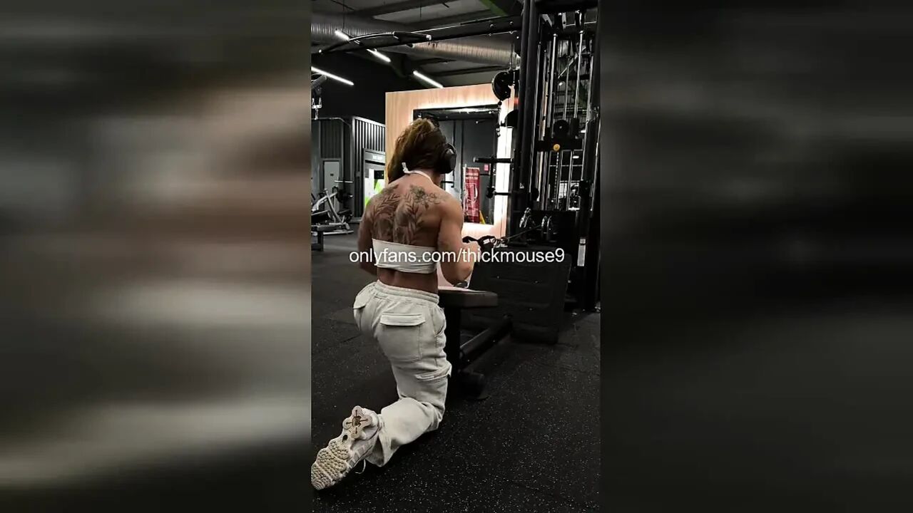 TIKTOK ACCIDENT 18YO LEAKS CREAMY PUSSY DURING LIVESTREAM