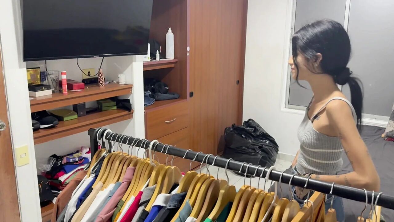 A beautiful employee gives me a shirt in exchange for a wild and passionate fuck until she orgasms.