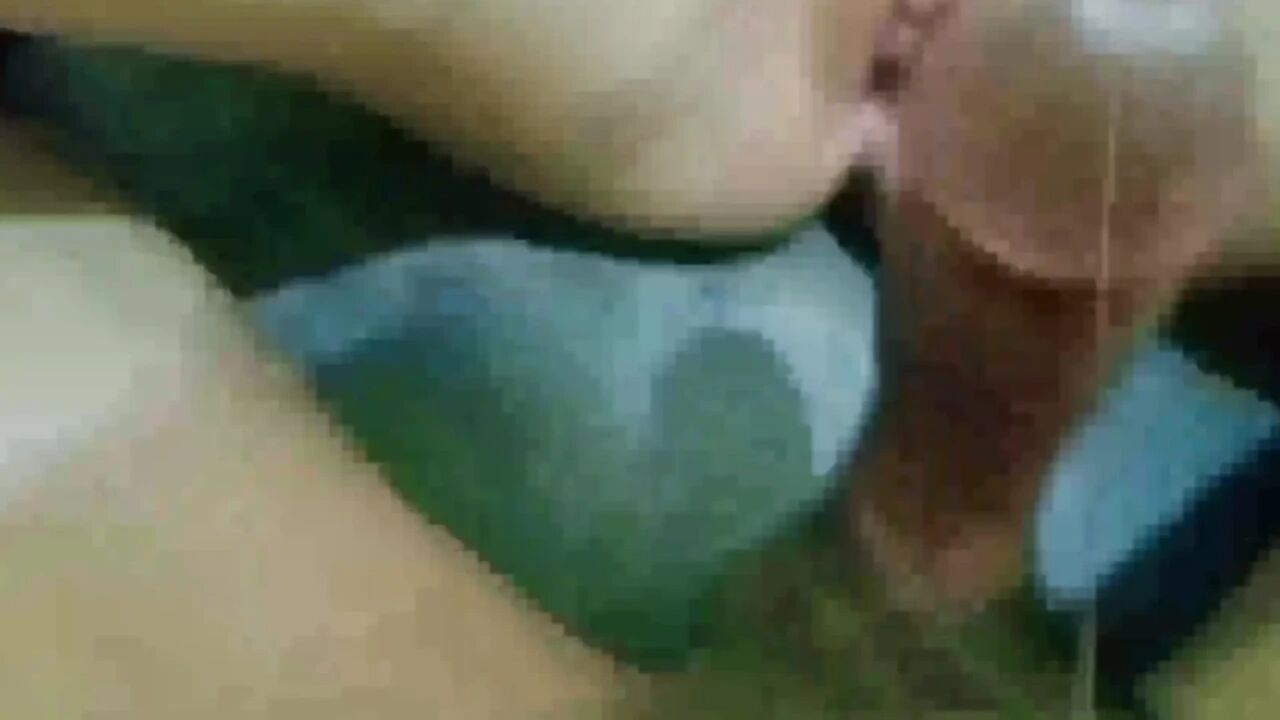 Inserting a hard cock on a virgin's narrow pussy