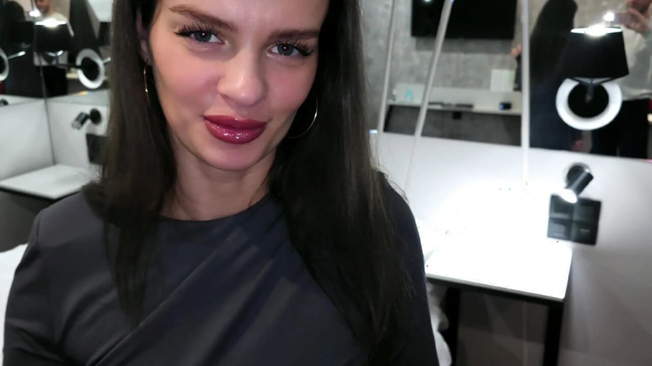 My friend's wife turned out to be a sexwife, seduced me and made me wander on her tits