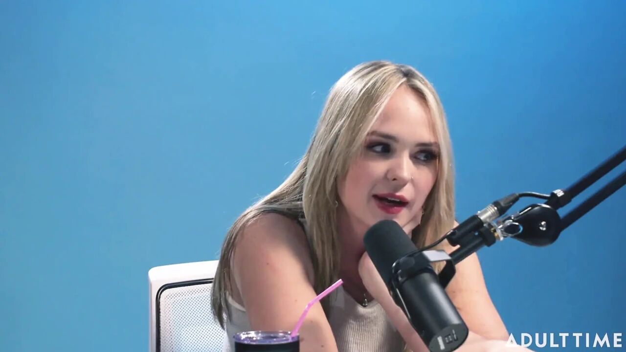 Lilly Bell Exhibitionism, Sexting, & Empowerment | the Adult Time Podcast