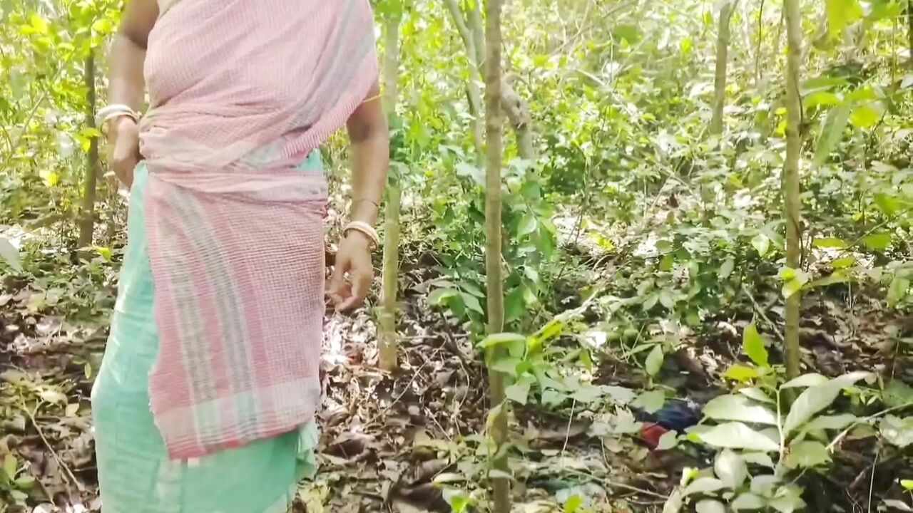 Jungle Amazing nomita boudi open outdoor per and fingaring
