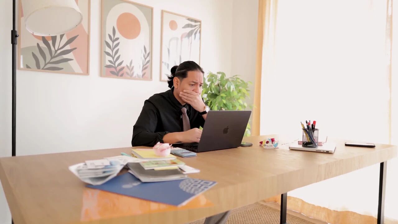 Leti the Secretary Doesn’t Want to Lose Her Job... so She Uses Her Foolproof Method