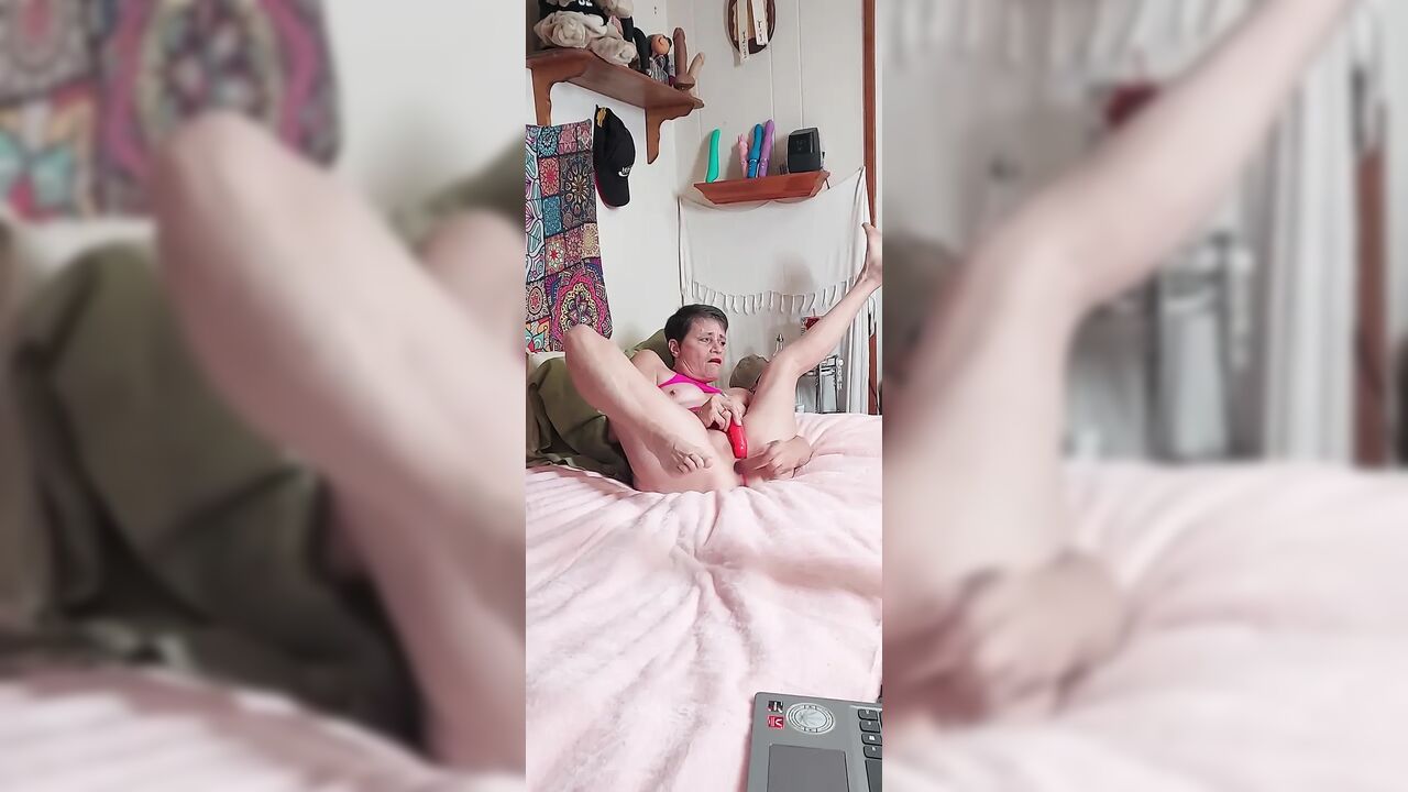 The Best Thing Ever, Online Masturbation.