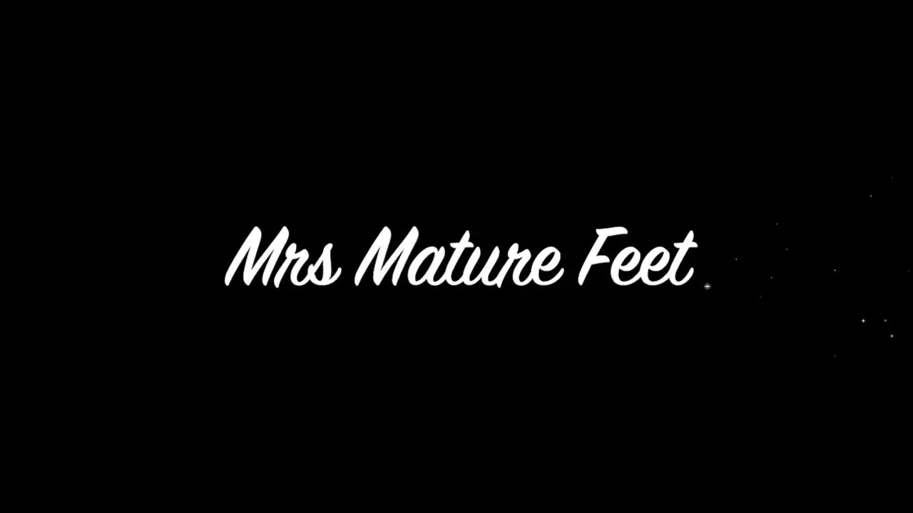 Mrs Mature Feet was getting an oily foot massage when the masseuse did something very cheeky 440
