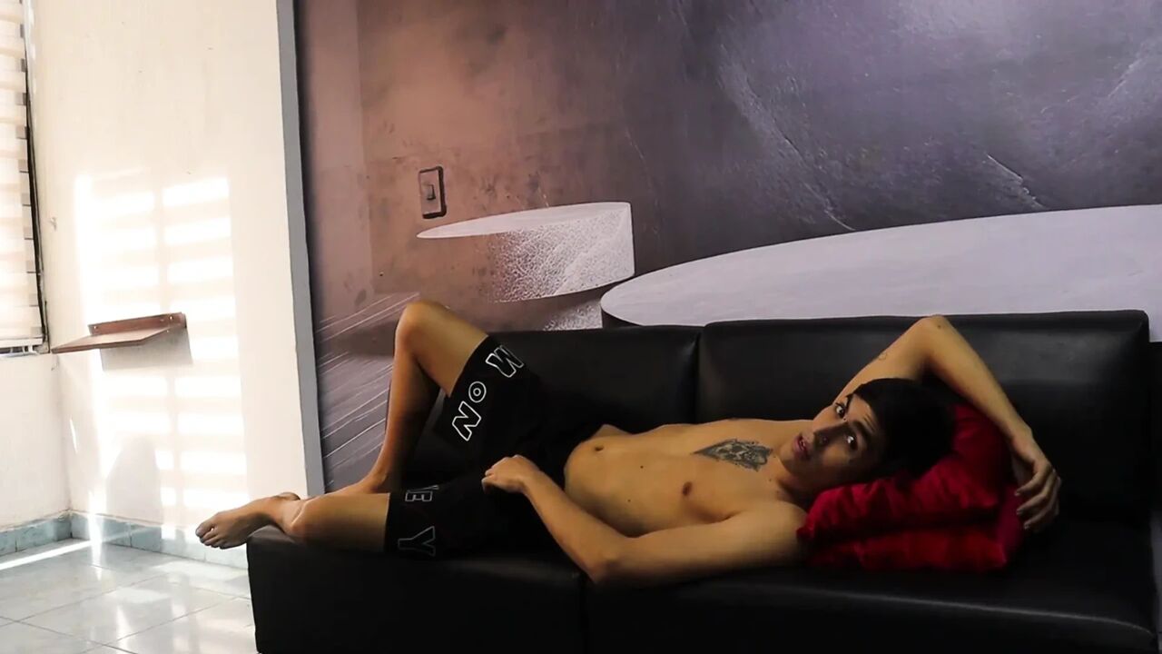 MY BEAUTIFUL LATINA STEPSISTER TOUCHES MY PENIS AND TAKES OUT ALL MY MILK AND WE BOTH FUCK VERY RICH, REAL AMATEUR SEX