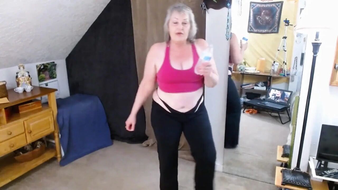 1398 Dawnskye Makes Dettele Sniff Her Anus